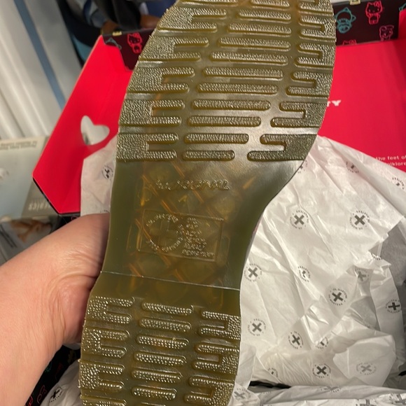 Dr. Martens air wear hello kitty and friends brand new never been worn - Picture 6 of 7